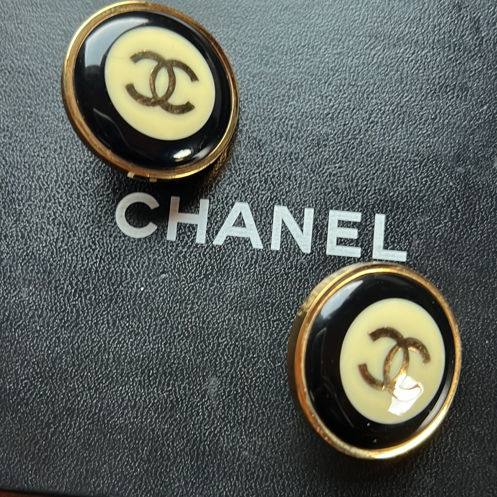 Chanel Clips - Picture 6 of 6
